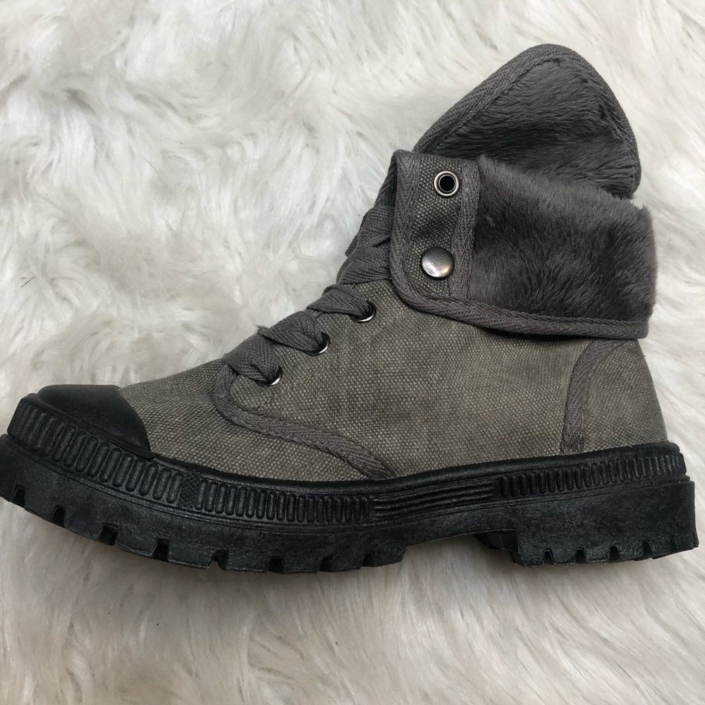 In Charge Very G Gray Boots